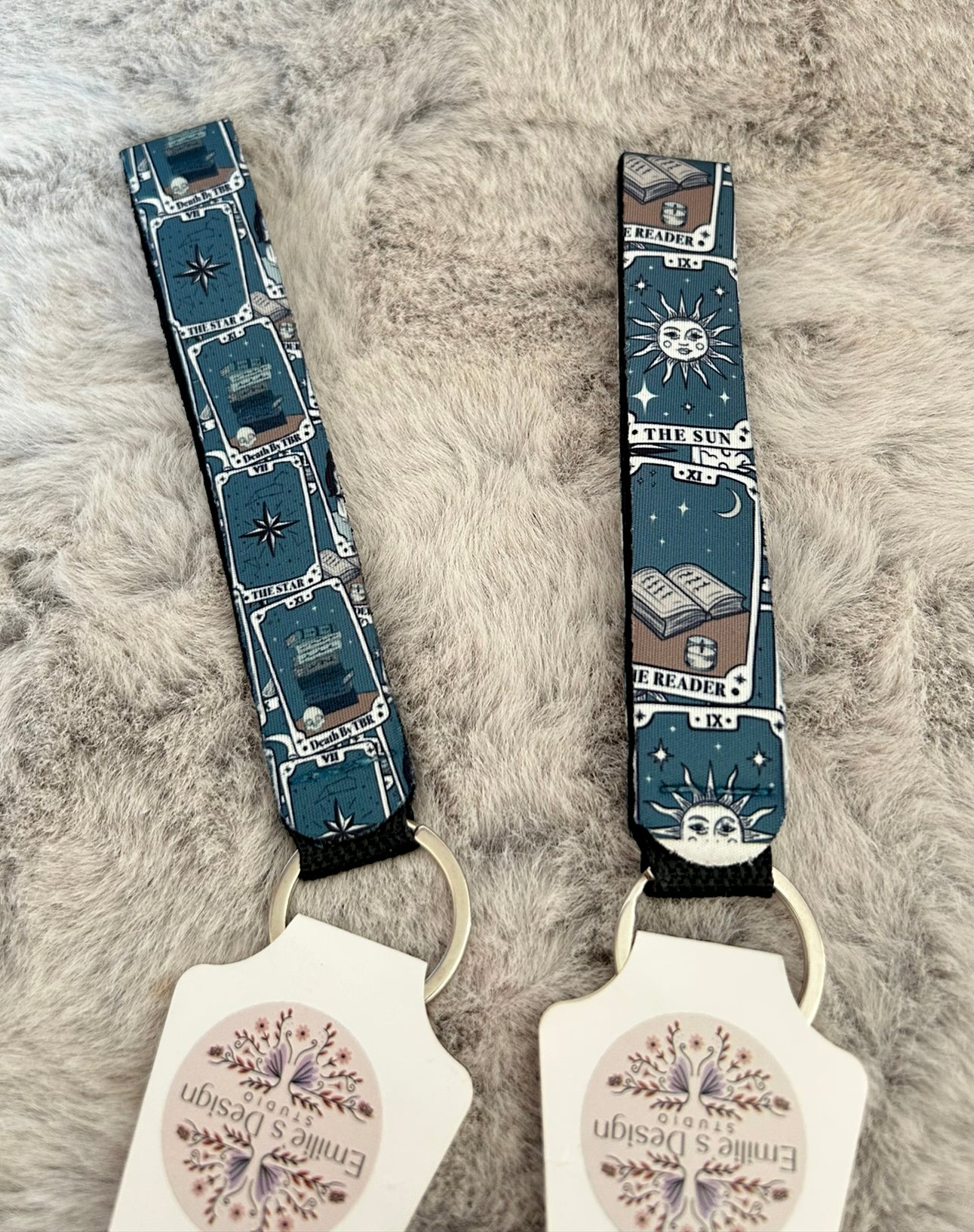 Reader Tarot Card (Right) Large Print Wristlet Keyring