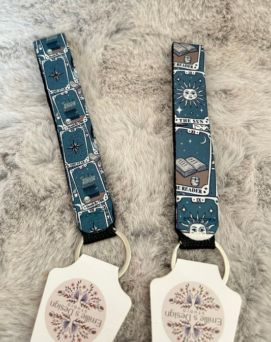 Reader Tarot Card (Right) Large Print Wristlet Keyring